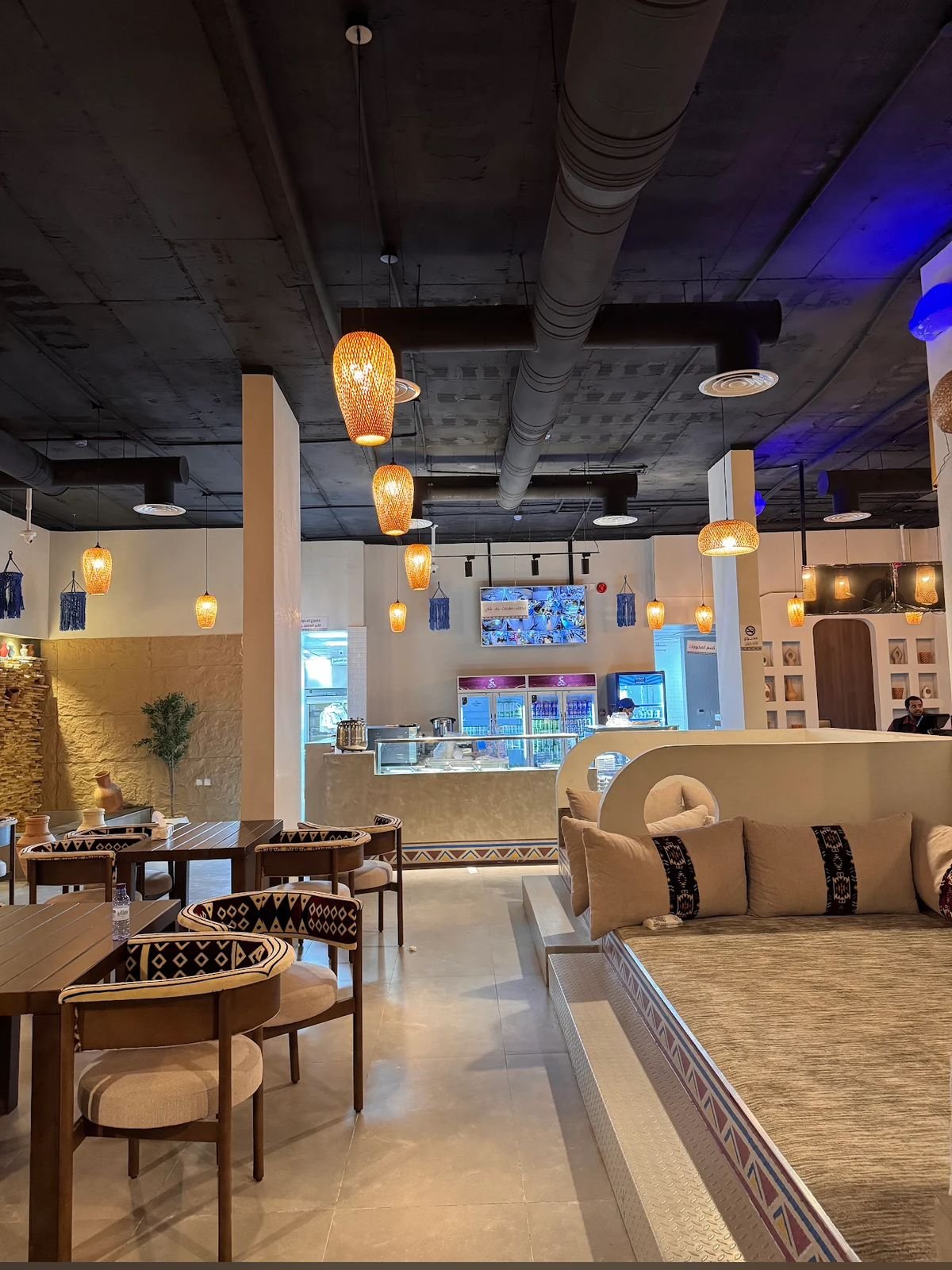 مــن نـــحن