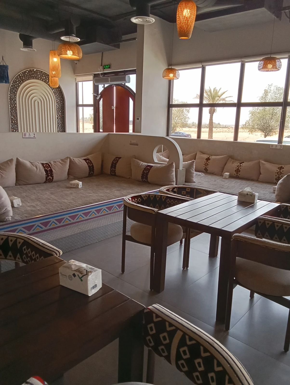 تشطيبات و تجهيزات المطاعم والكوفي شوب