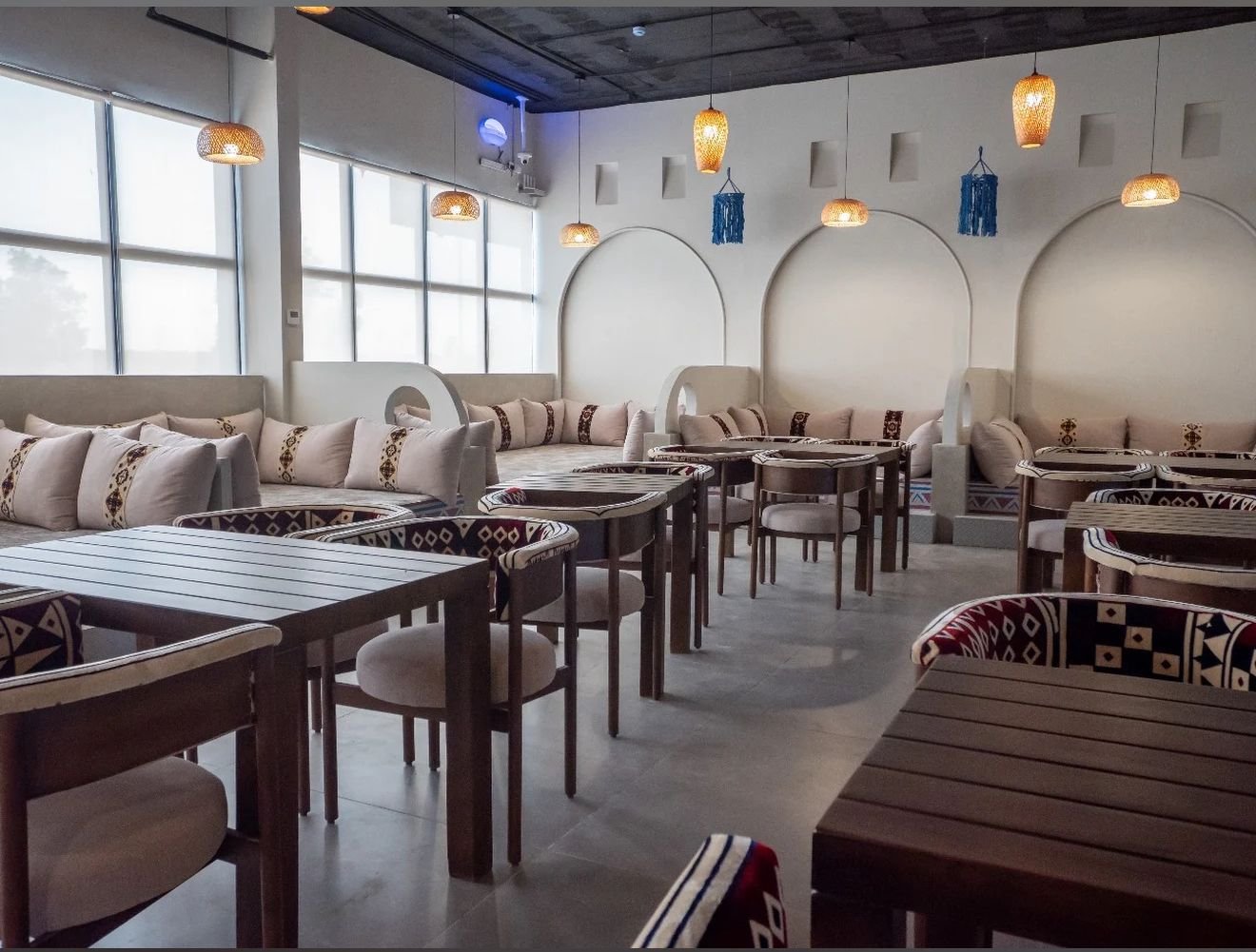 تشطيبات و تجهيزات المطاعم والكوفي شوب